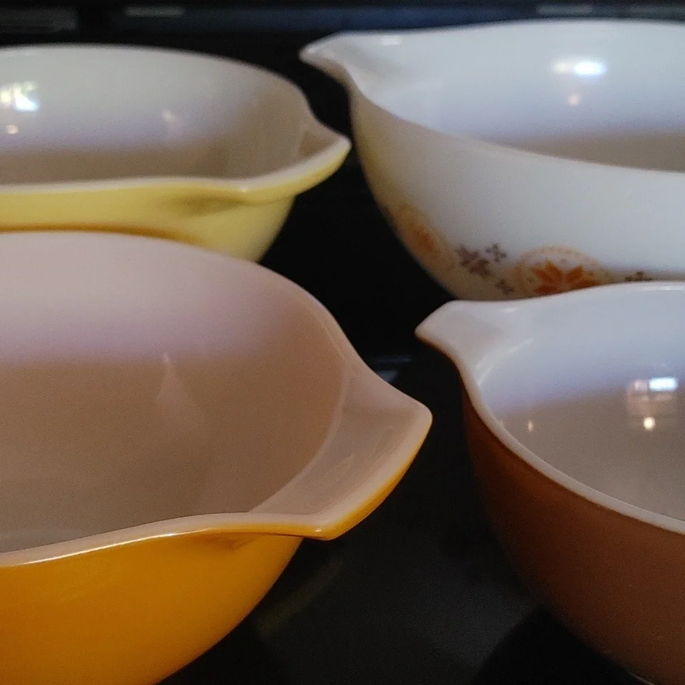 4 Vintage Cinderella Pyrex Stacking Bowls with Spouts